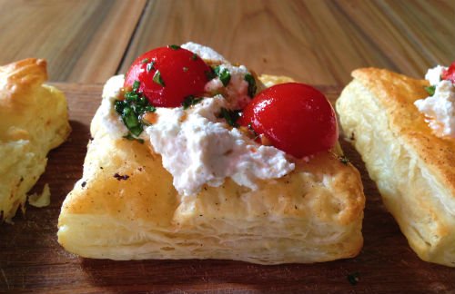 Sfogliatine con pomodorini e ricotta