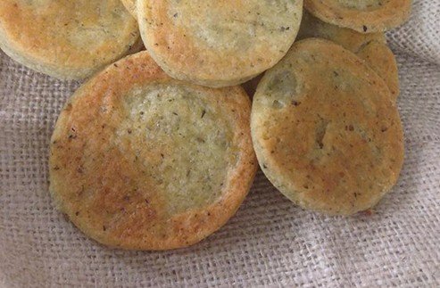 Biscottini al parmigiano ed erbe aromatiche