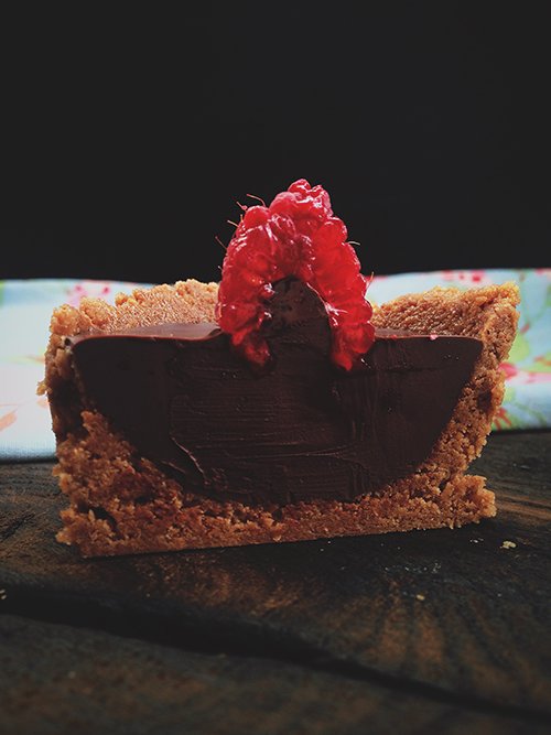 Tartellette al biscotto, cioccolato e lamponi